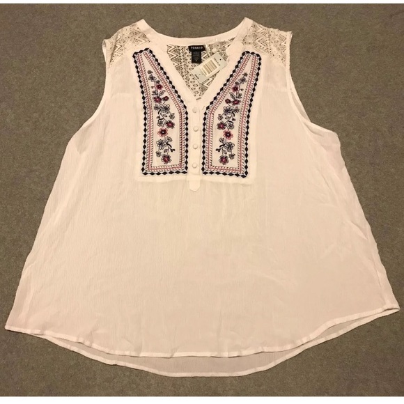 torrid Tops - NWT Torrid Size 3 embroidered sleeveless blouse